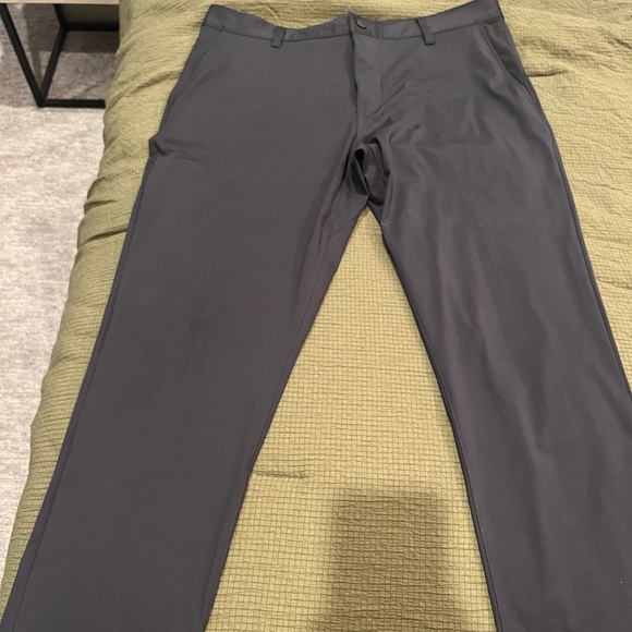 Rhône Commuter Slim pant in black - Picture 2 of 3